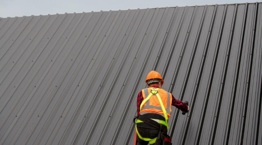 Professional gutter cleaning in Scobey, MS